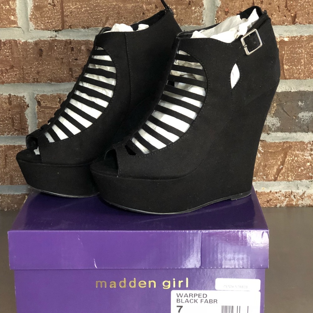 Madden Girl Warped wedge SZ 7